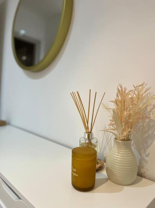 Modern 2 Bed Apartment With Free Parking And Netflix Dawley Экстерьер фото
