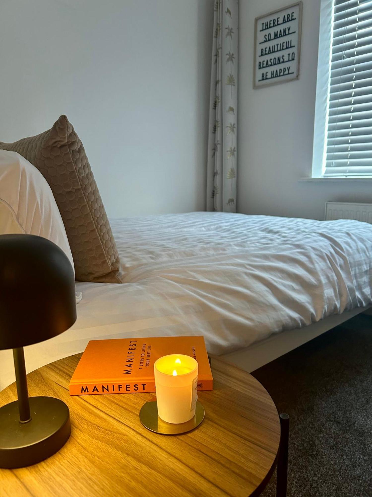 Modern 2 Bed Apartment With Free Parking And Netflix Dawley Экстерьер фото